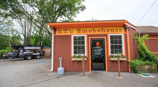 Travel Off The Beaten Path To Try The Most Mouthwatering BBQ In Massachusetts