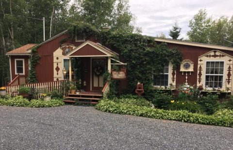 The Secluded Restaurant In Maine That Looks Straight Out Of A Storybook