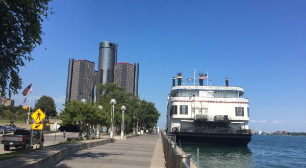 The River Cruise Everyone In Detroit Must Experience At Least Once