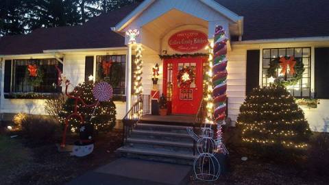 You'll Love A Visit To This Amazing Pennsylvania Store Where Candy Canes Are Made