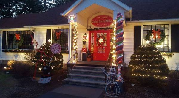 You’ll Love A Visit To This Amazing Pennsylvania Store Where Candy Canes Are Made