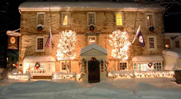 The One Restaurant In Virginia That Becomes Even More Enchanting At Christmas Time