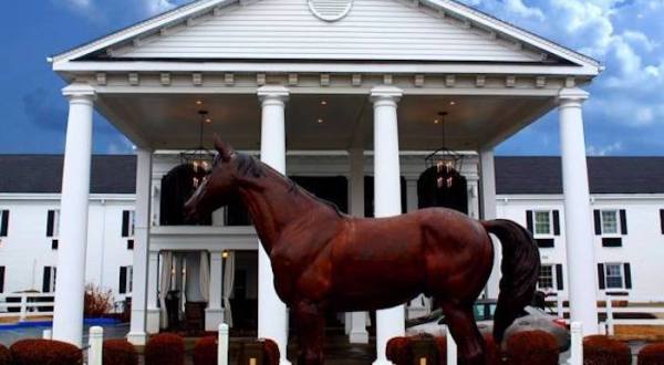 Relax In The Heart Of Horse Country At This Quintessential Kentucky Hotel