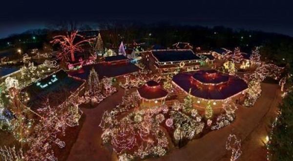 The One Restaurant In Kentucky That Becomes Even More Enchanting At Christmas Time