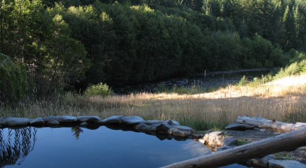 7 Hot Springs Around Oregon With Positively Magical Views