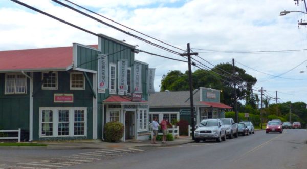 Why You’ll Want To Spend An Entire Day In Hawaii’s Most Unique Town