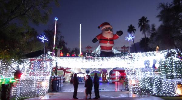 The Fantastical Christmas Display In Southern California That Is Out Of This World