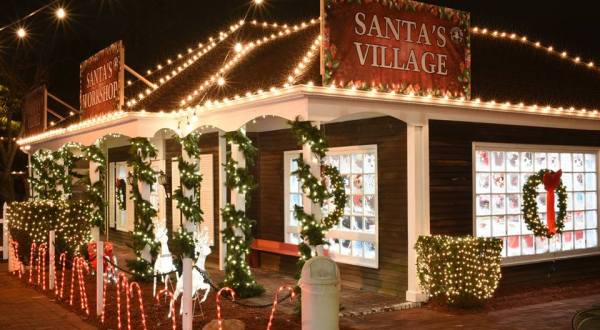 The One Little Shopping Village In New York That Comes Alive With Christmas Cheer