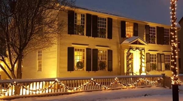 The Magical Tour At This Connecticut Museum Celebrates 3 Centuries Of Christmas