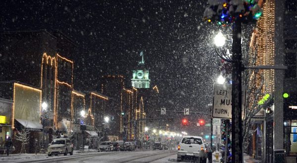 7 Enchanting Towns Around Pittsburgh That Feel Like You’ve Fallen Into A Snow Globe
