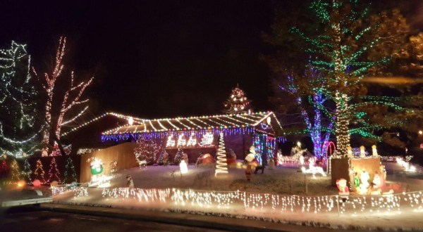 The Holiday Lights Tour In This Wyoming Town Was Named The Best In The State And You Won’t Want To Miss It