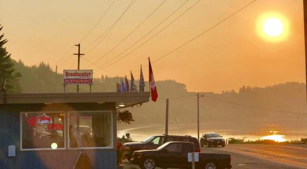 This Amazing Seafood Shack On The Washington Coast Is Absolutely Mouthwatering