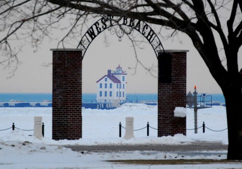 9 Lake Erie Beaches That Are Pure Magic In The Winter