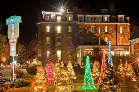 The One Hotel In Arkansas That Becomes Even More Enchanting During Christmas Time