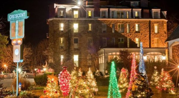 The One Hotel In Arkansas That Becomes Even More Enchanting During Christmas Time