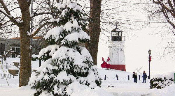 9 Enchanting Towns Around Cleveland That Feel Like You’ve Fallen Into A Snow Globe