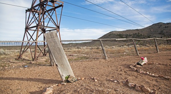 The Story Behind This Haunted Cemetery In Nevada Is Truly Creepy