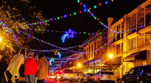 Visit This Village In Louisiana For The Most Old-Fashioned Christmas