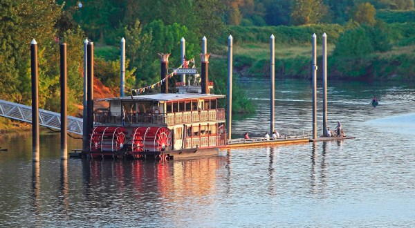 A Ride Aboard This Old-Fashioned Sternwheeler In Oregon Will Take You On An Unforgettable Adventure