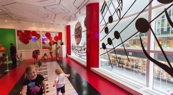FAO Schwarz Is Returning To New York City And So Is The Giant Floor Piano