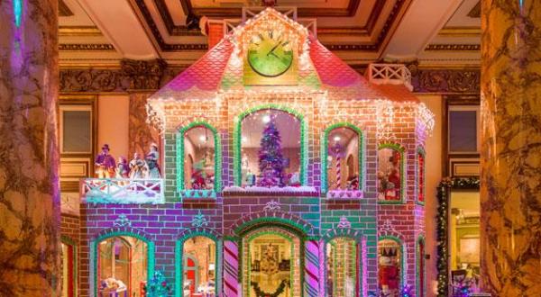There’s A Two Story Gingerbread House Right Here In San Francisco And You Must See It In Person