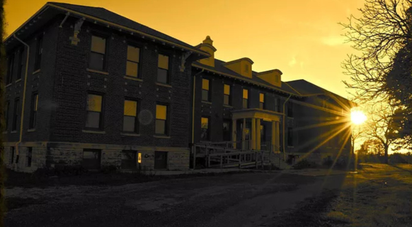 The Twilight Asylum Tour In Iowa That Will Absolutely Fascinate You