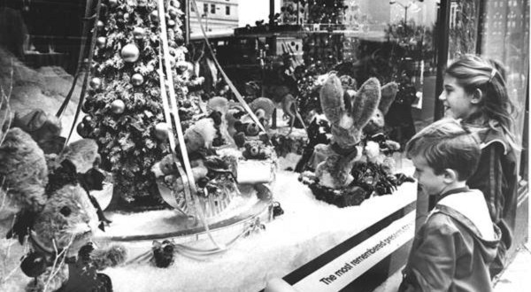 17 Nostalgic Photos Of Downtown Cleveland At Christmastime