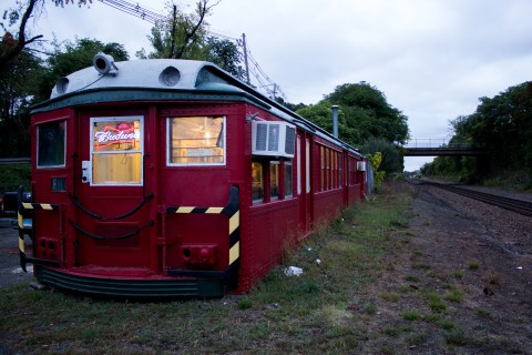 This 1920s Subway Car Is Actually A Connecticut Restaurant That Serves Crave-Worthy Pizza