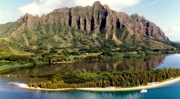 Shh… Almost Nobody Knows This Secret Hawaiian Island Even Exists