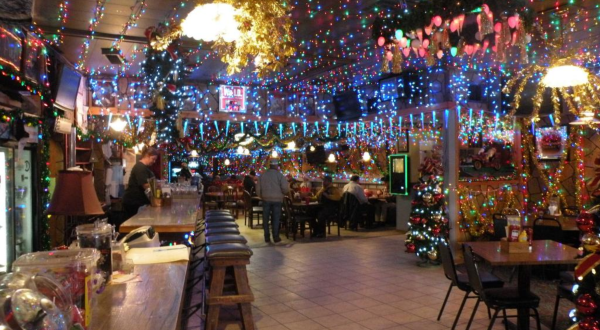 The One Restaurant In Nebraska That Becomes Even More Enchanting At Christmas Time