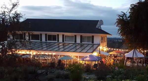 This Greenhouse Restaurant In Washington Is The Most Enchanting Place To Eat