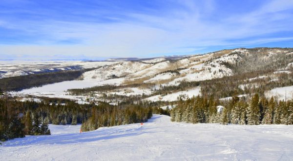 You’ll Have A Sensational Time At This Underrated Ski Resort Hiding In Wyoming