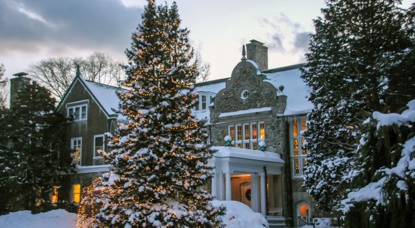 This Rhode Island Mansion Has Transformed Into A Christmas Wonderland