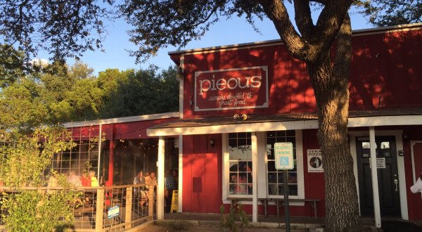 This Tiny Roadside Restaurant In Austin Serves The Most Mouthwatering Pizza