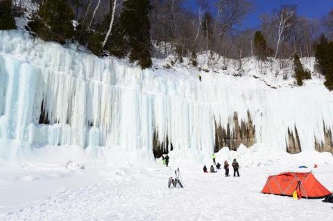 9 Majestic Ice Formations That Prove Winter Is The Most Beautiful Season In Michigan