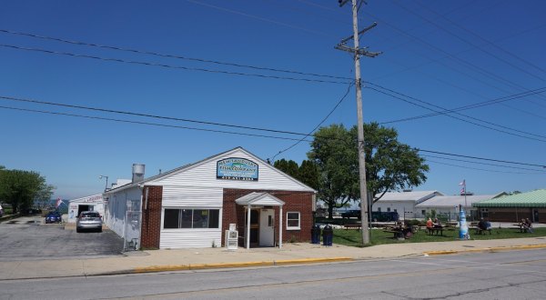 This Amazing Seafood Shack On The Ohio Coast Is Absolutely Mouthwatering