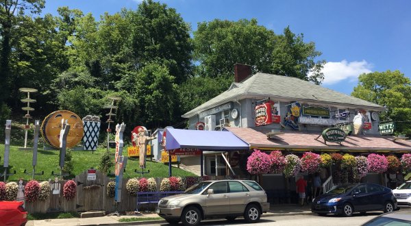 It’s Impossible Not To Love A Trip To The Quirkiest Burger Joint In Cincinnati