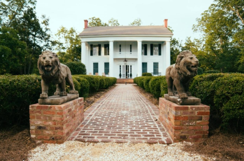 Book A Stay At One Of Alabama's Most Beautiful Plantation Homes For A Memorable Experience