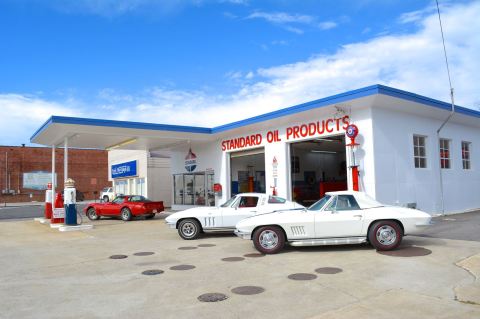 This Vintage Service Station In Alabama Is Now A Very Unique Museum You'll Want To Visit