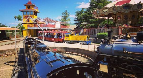 There’s A Little-Known, Fascinating Train Park Near San Francisco And You’ll Want To Visit