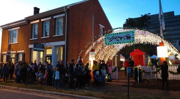 The Christmas Village In Alabama That Becomes Even More Magical Year After Year