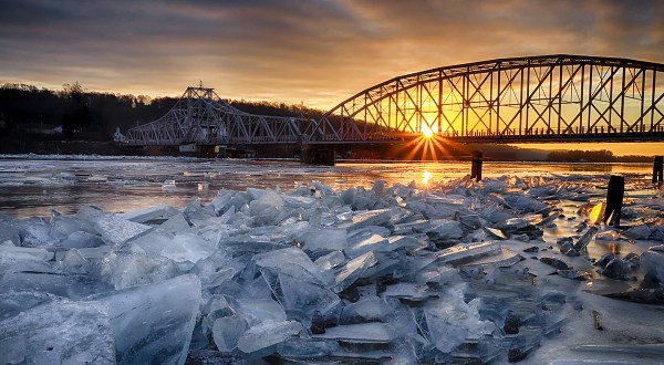 These 12 Images Of The Connecticut River Ice Jam Are Absolutely Riveting
