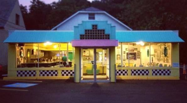 You’ll Absolutely Love This 50’s Themed Diner In Pittsburgh