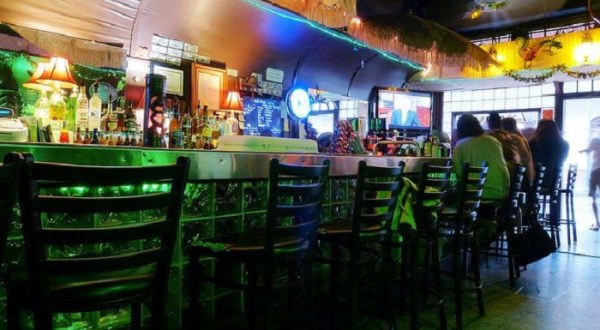The Oldest Bar In Hawaii Has A Fascinating History