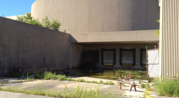 The Former World’s Largest Mall Sat Crumbling Just Outside Of Cleveland And It’s Heartbreaking