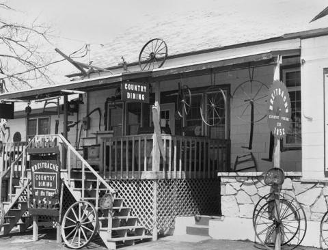The Oldest Bar In Iowa Has A Fascinating History