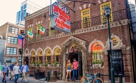 The Oldest Bar In Philadelphia Has A Fascinating History