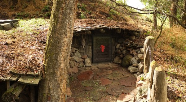 Few People Know There Is A Real Life Hobbit Hole Hiding In Oregon