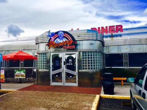 You’ll Absolutely Love This 50's Themed Diner In Denver
