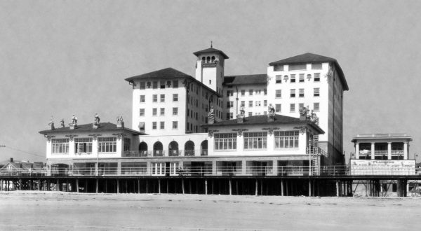 The Fascinating New Jersey Hotel That’s Steeped In Mob History
